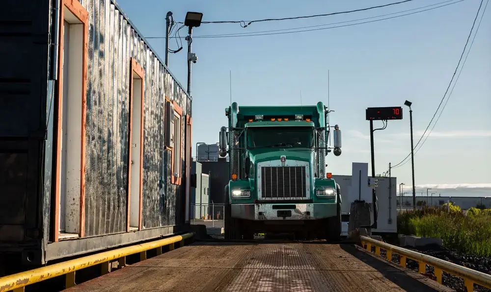 camion sur balance provenant d'une carrière de pierre | csplinc.ca